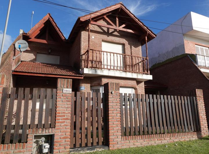 Casa · 200m² · 5 Ambientes · 1 Cochera
