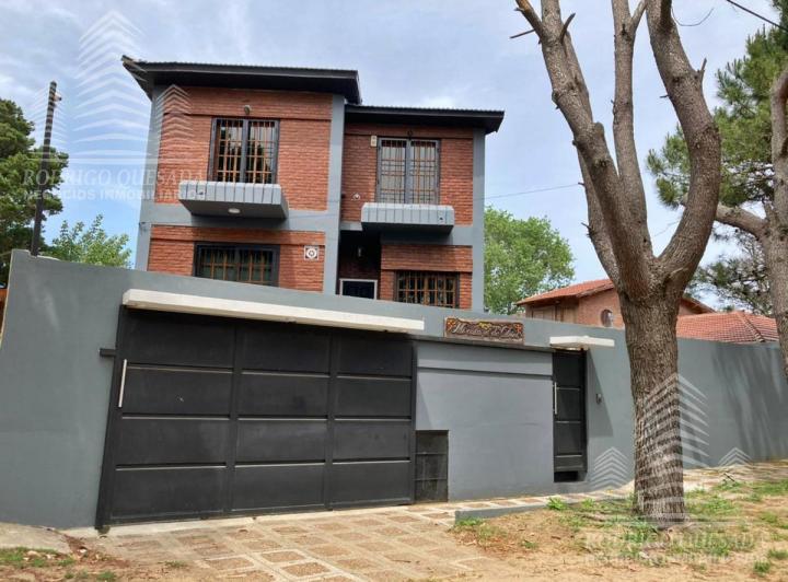 Casa · 226m² · 6 Ambientes · 1 Cochera