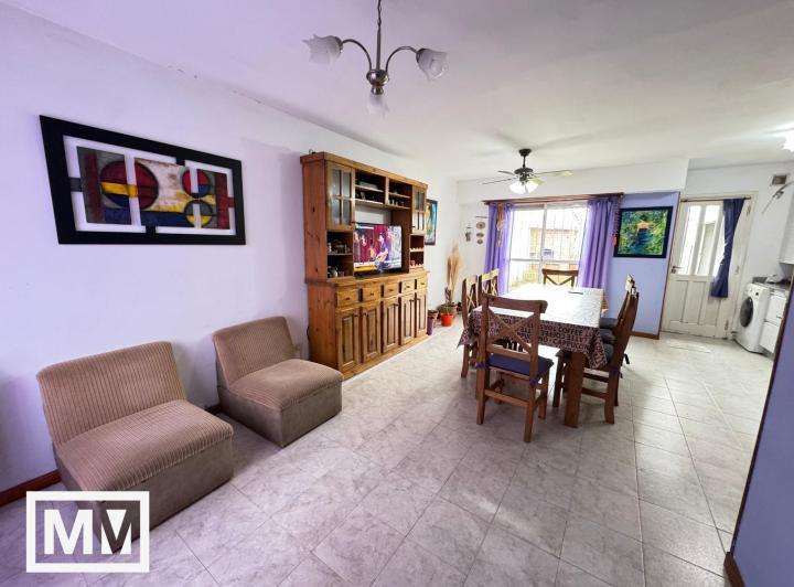 Casa · 80m² · 4 Ambientes · 2 Cocheras