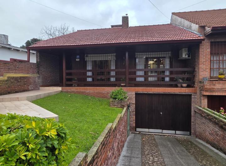 Casa · 150m² · 3 Dormitorios · 2 Cocheras