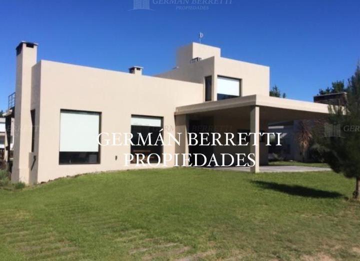 Casa · 259m² · 6 Ambientes · 1 Cochera