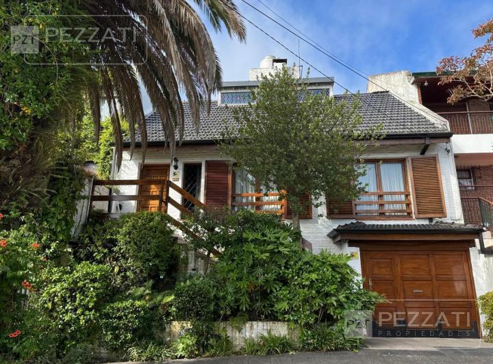 Casa · 242m² · 5 Ambientes · 1 Cochera