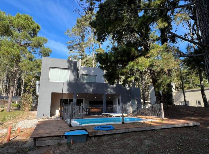 Casa · 170m² · 5 Ambientes · 2 Cocheras