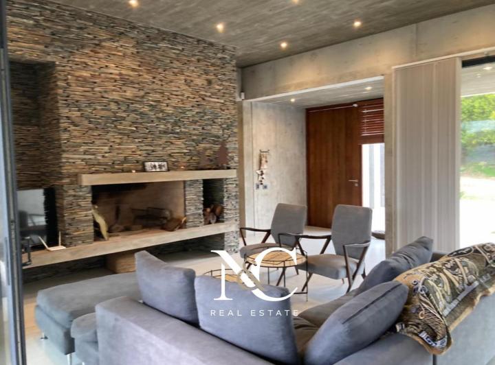 Casa · 200m² · 6 Ambientes