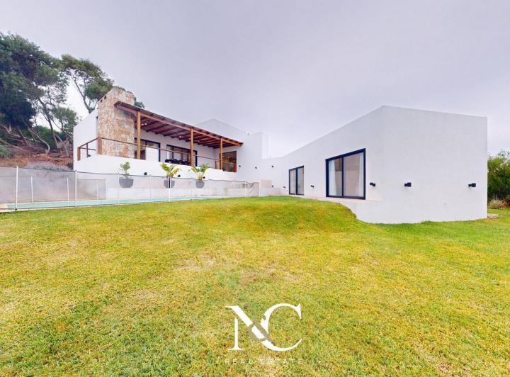 Casa · 350m² · 6 Ambientes · 2 Cocheras