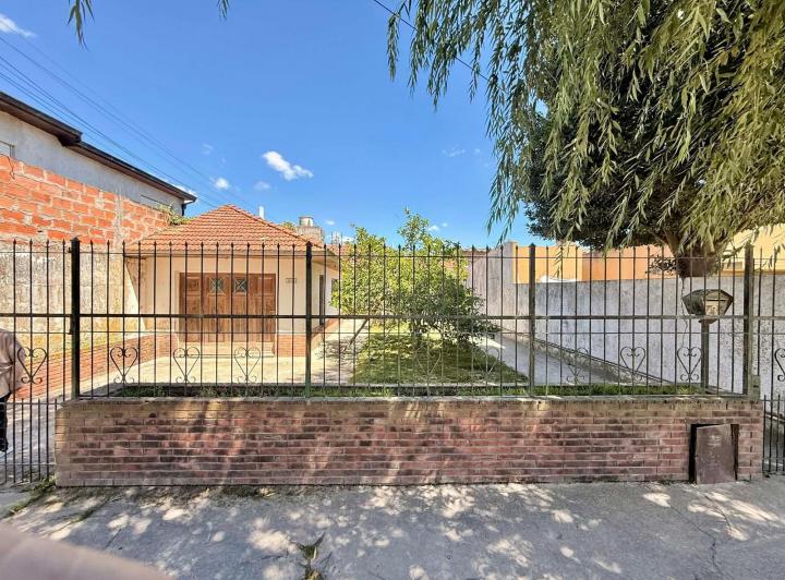 Casa · 90m² · 4 Ambientes · 2 Cocheras