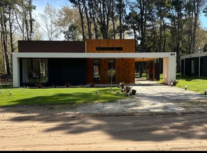 Casa · 150m² · 4 Ambientes · 2 Cocheras