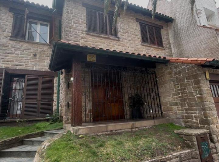 Casa · 290m² · 4 Ambientes · 1 Cochera