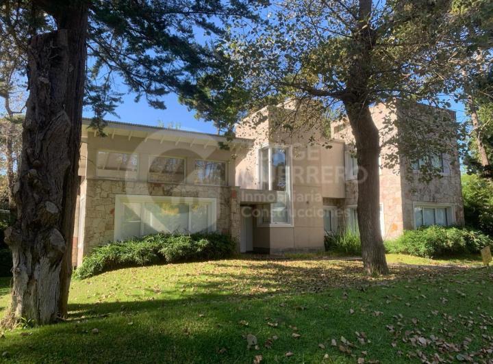 Casa · 270m² · 3 Dormitorios · 1 Cochera