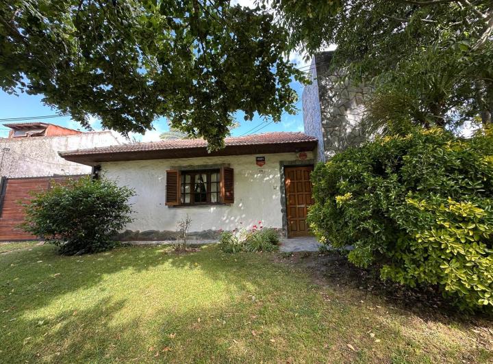 Casa · 180m² · 4 Ambientes · 2 Cocheras