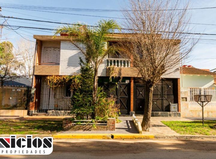 Casa · 1m² · 4 Ambientes