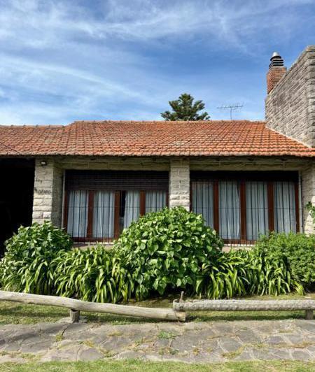 Casa · 110m² · 2 Dormitorios · 3 Cocheras