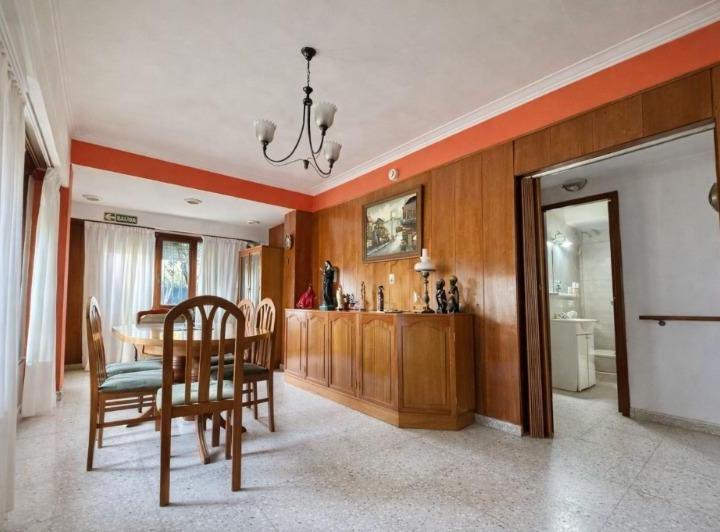 Casa · 240m² · 6 Ambientes · 2 Cocheras