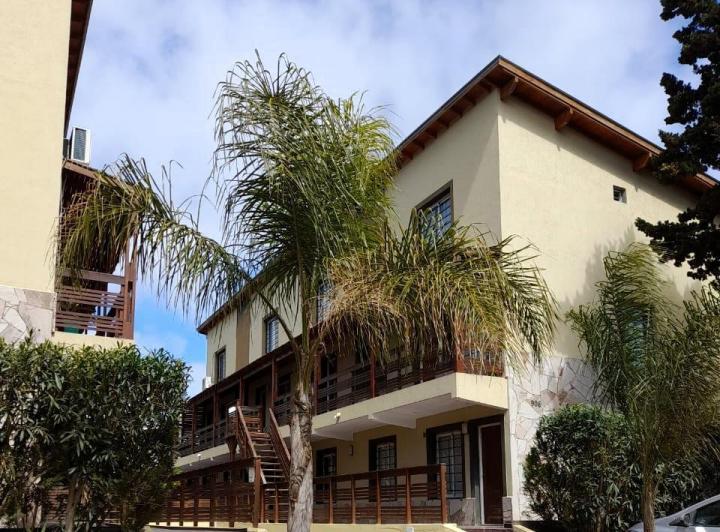 Casa · 75m² · 3 Dormitorios · 2 Cocheras
