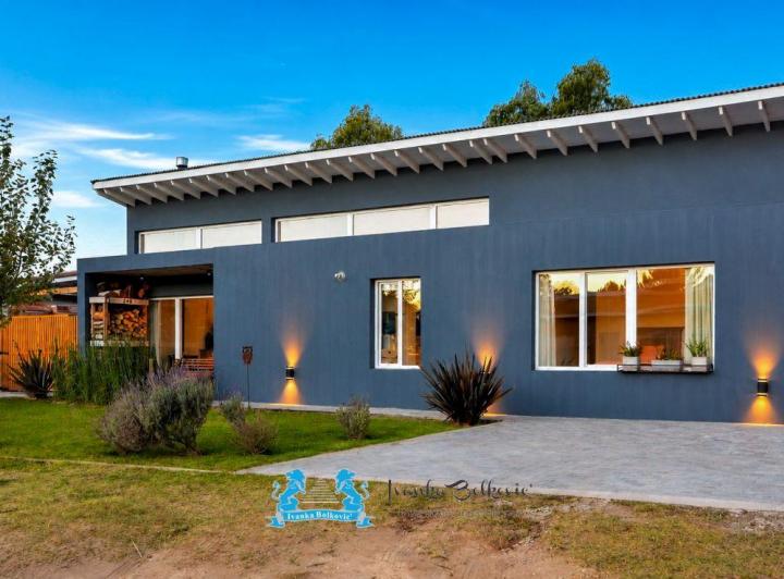 Casa · 170m² · 4 Ambientes · 1 Cochera
