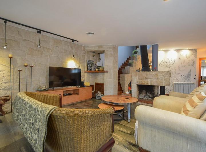 Casa · 380m² · 7 Ambientes · 2 Cocheras