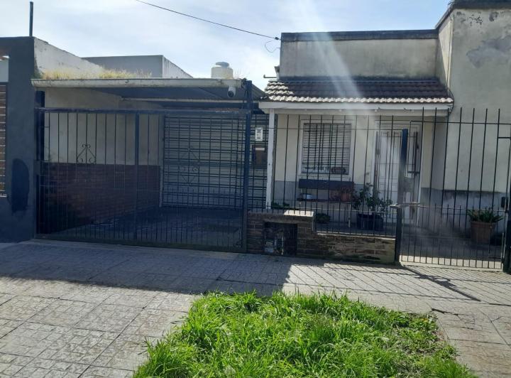 Casa · 100m² · 5 Ambientes · 4 Cocheras