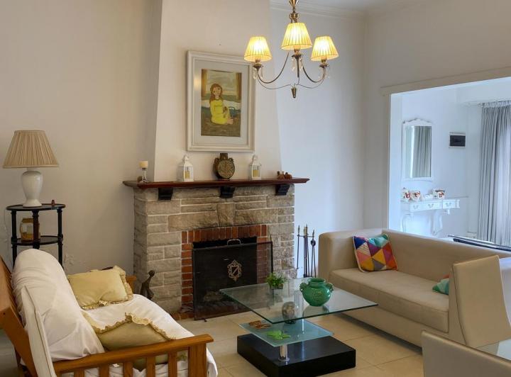 Casa · 230m² · 5 Ambientes · 2 Cocheras