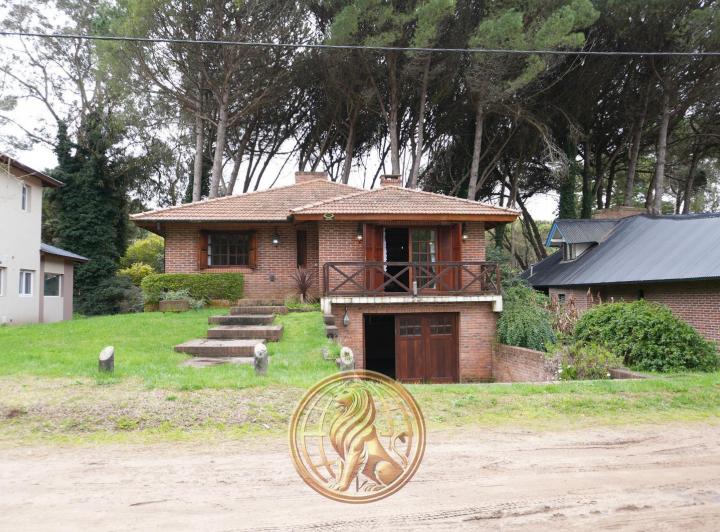 Casa · 215m² · 5 Ambientes · 1 Cochera