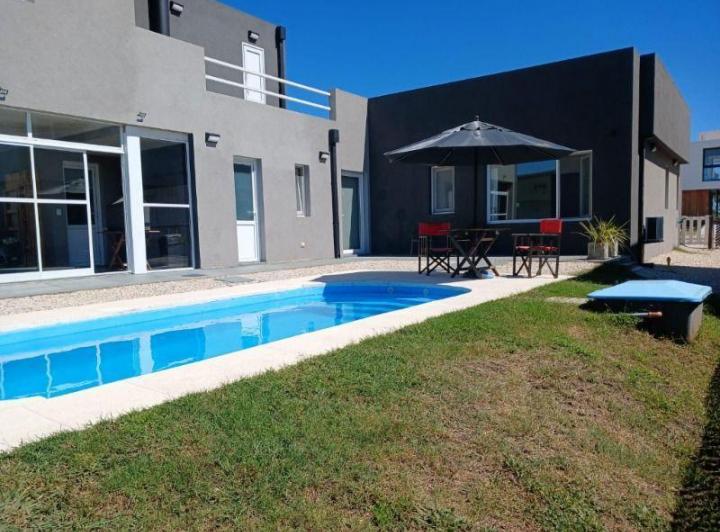 Casa · 215m² · 4 Ambientes · 1 Cochera