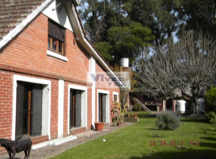 Casa · 250m² · 5 Ambientes · 4 Cocheras