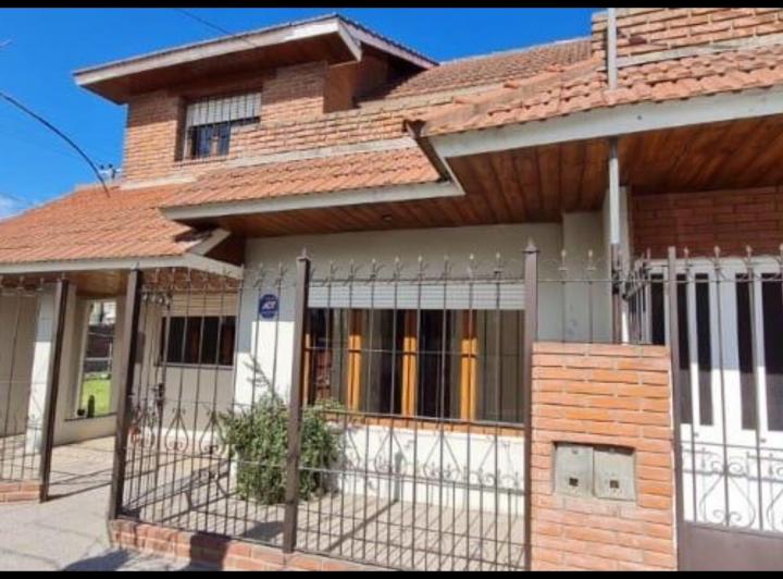 Casa · 164m² · 3 Ambientes · 2 Cocheras