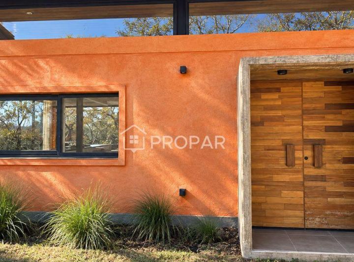 Casa · 200m² · 5 Ambientes · 2 Cocheras