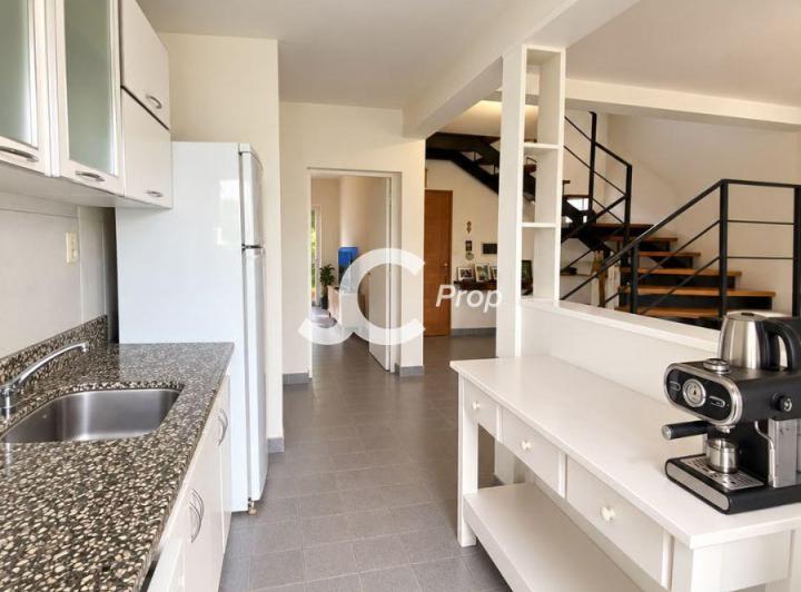 Casa · 220m² · 7 Ambientes · 1 Cochera
