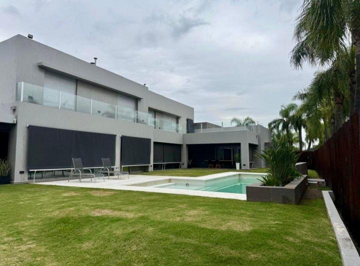 Casa · 550m² · 6 Ambientes · 3 Cocheras