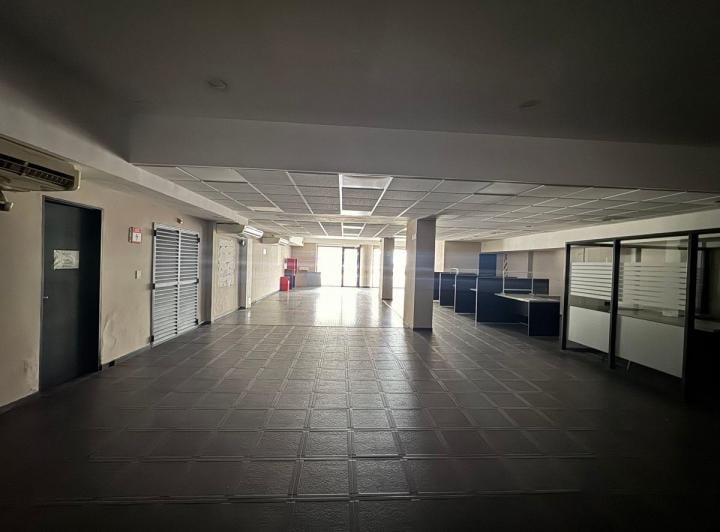 Local comercial · 420m²