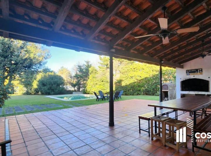Casa · 285m² · 7 Ambientes