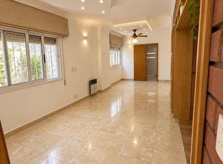 Casa · 107m² · 5 Ambientes · 2 Cocheras