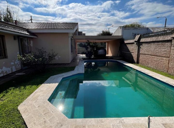 Casa · 366m² · 5 Ambientes · 3 Cocheras