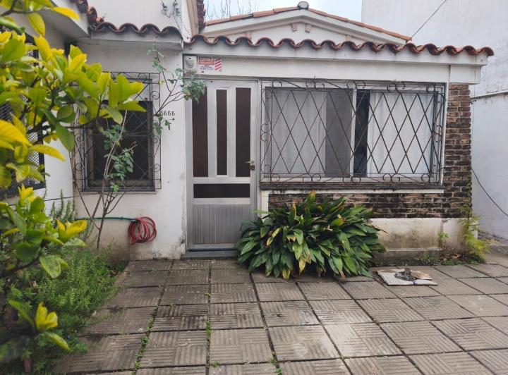 Casa · 83m² · 5 Ambientes · 2 Cocheras