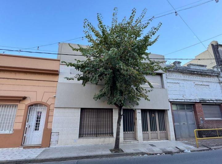 Casa · 218m² · 5 Ambientes · 1 Cochera