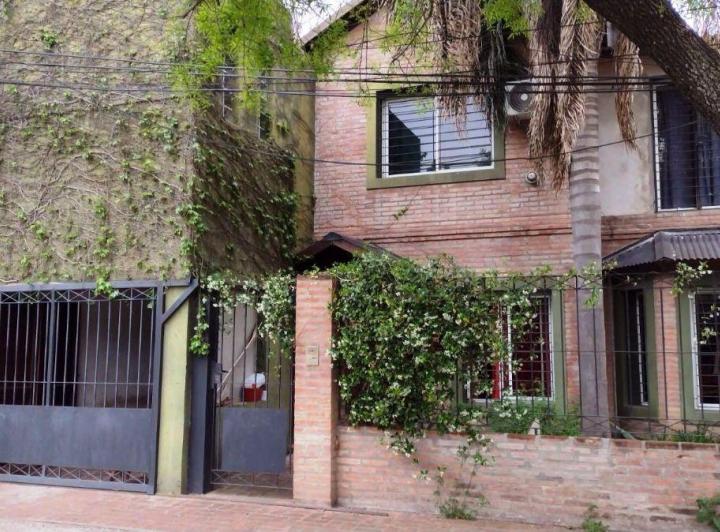 Casa · 200m² · 5 Ambientes · 2 Cocheras