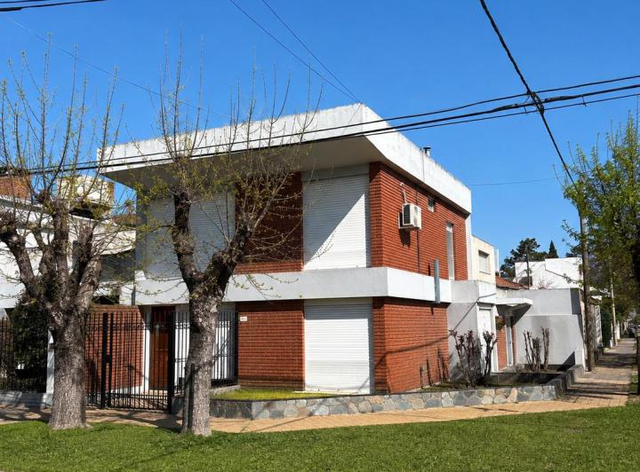 Casa · 139m² · 7 Ambientes · 1 Cochera
