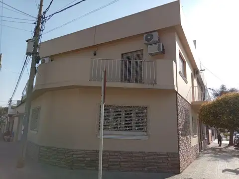 Casa en esquina  en venta - p/ uso comercial o vivienda