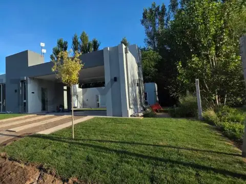 Venta de casa 3 dormitorios b°  cruz del sur , general roca