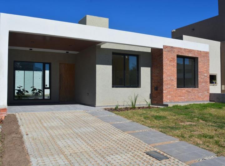 Casa · 139m² · 5 Ambientes · 1 Cochera
