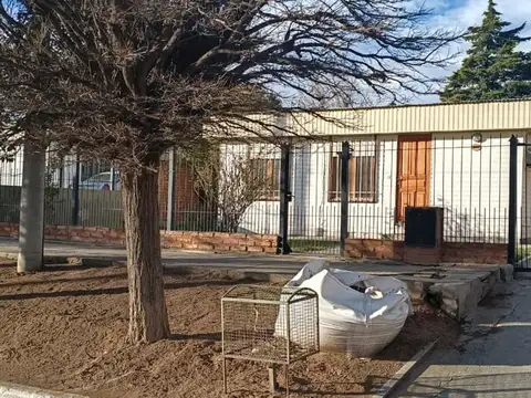 Venta casa 3 dorm. b° uno plaza huincul