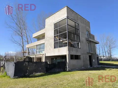 Casa de máxima categoría en canales de plottier