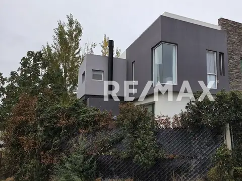 Venta| dúplex 4 dormitorios|b cerrado la peregrina