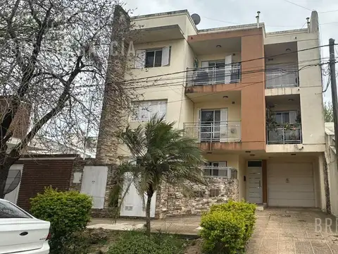 Departamento en panta baja en colón