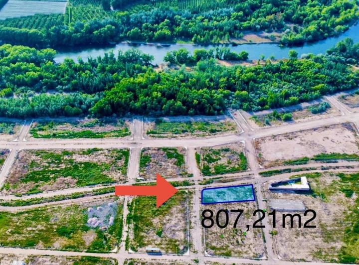 Terreno · 807m²