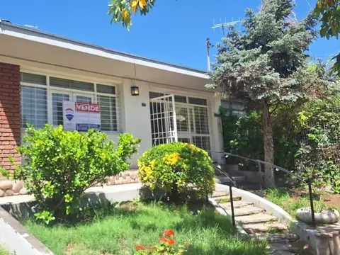 Venta casa 4 dormitorios a refaccionar godoy cruz