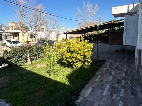 Vende casa barrio municipal 3 dormitorios cochera