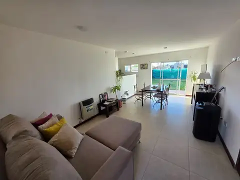 Venta de casa b° privado maipú- 4 ambientes