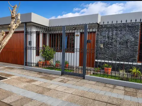 Vendo casa en san martín mendoza  de categoría 3 habitaciones piscina sum