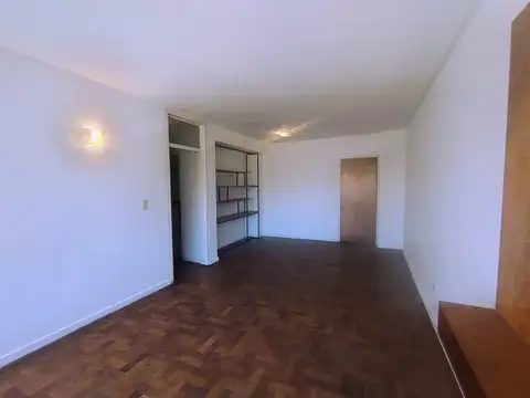 Openhouse alquila amplio y luminoso departamento en lisandro de la tore